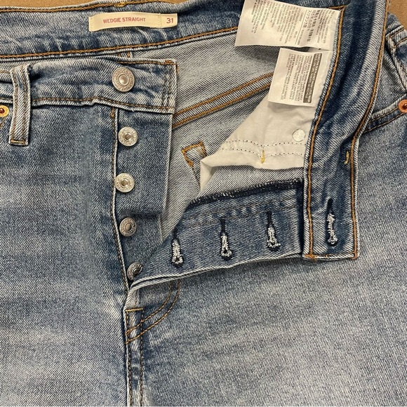 Levi’s Women’s Wedgie Straight Distressed Jeans Size 31 - Picture 7 of 16